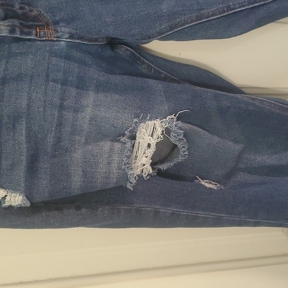 Almost Famous Distressed Jeans - Picture 4 of 8